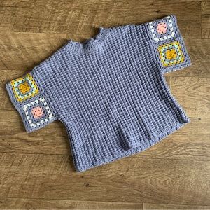 Cropped knit shirt like new size large